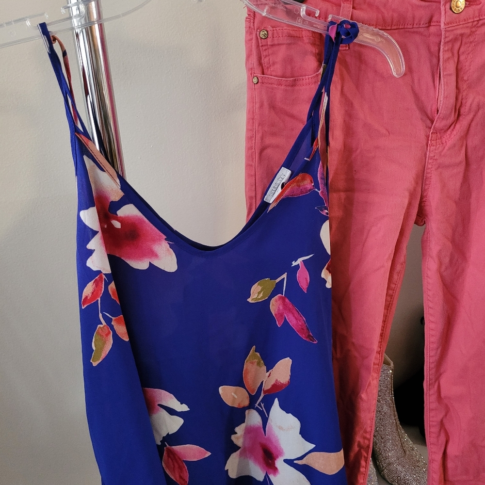 Blue floral top